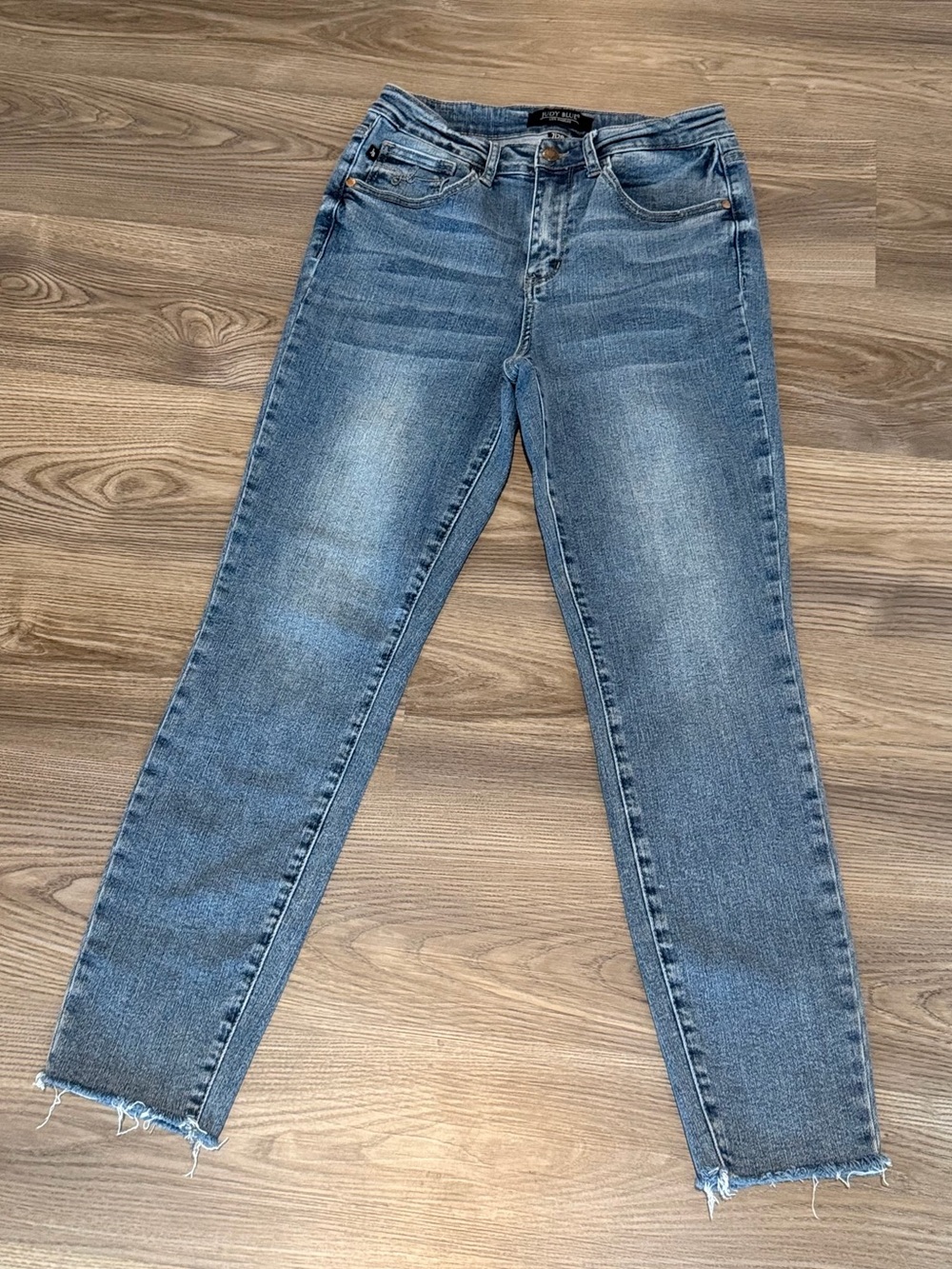 Judy Blue Relaxed Fit Raw Hem Ankle Jean Women’s size 7 / 28